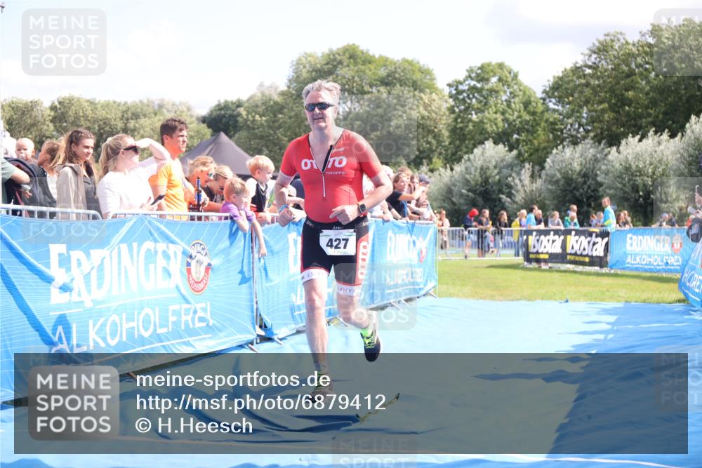 25.08.2024 - Elbe Triathlon Hamburg H.Heesch http://msf.ph/oto/6879412 25.08.2024 11:51:28 Ziel 427, 1402, 1453 meine-sportfotos.de