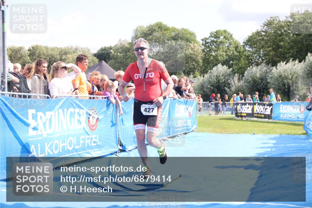 25.08.2024 - Elbe Triathlon Hamburg H.Heesch http://msf.ph/oto/6879414 25.08.2024 11:51:28 Ziel 427, 1402, 1453 meine-sportfotos.de