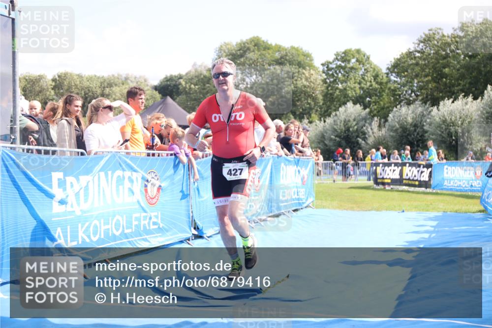 25.08.2024 - Elbe Triathlon Hamburg H.Heesch http://msf.ph/oto/6879416 25.08.2024 11:51:29 Ziel 427 meine-sportfotos.de