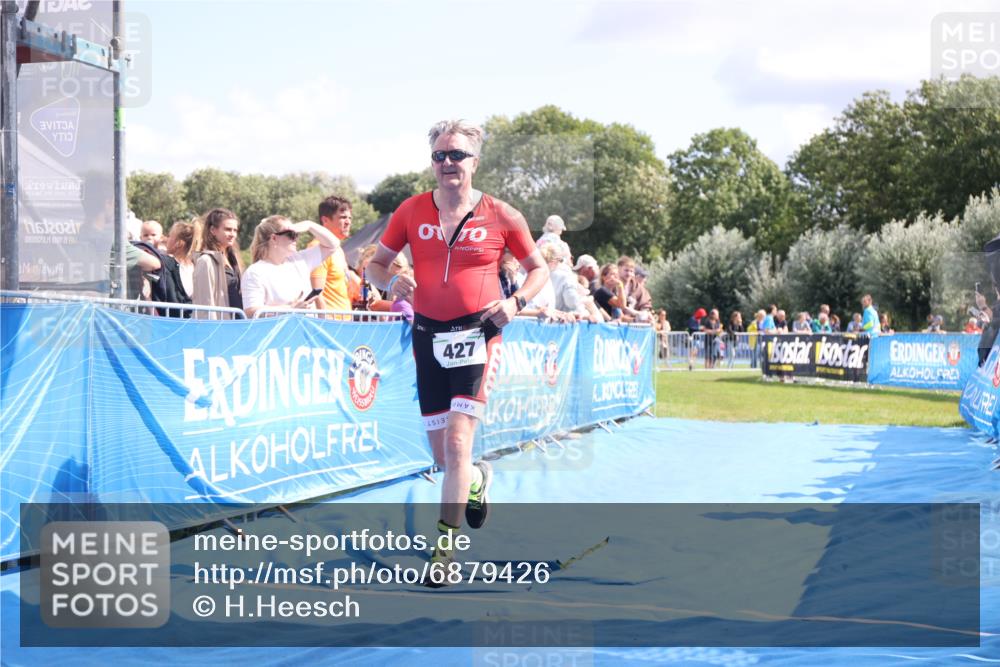 25.08.2024 - Elbe Triathlon Hamburg H.Heesch http://msf.ph/oto/6879426 25.08.2024 11:51:29 Ziel 427 meine-sportfotos.de