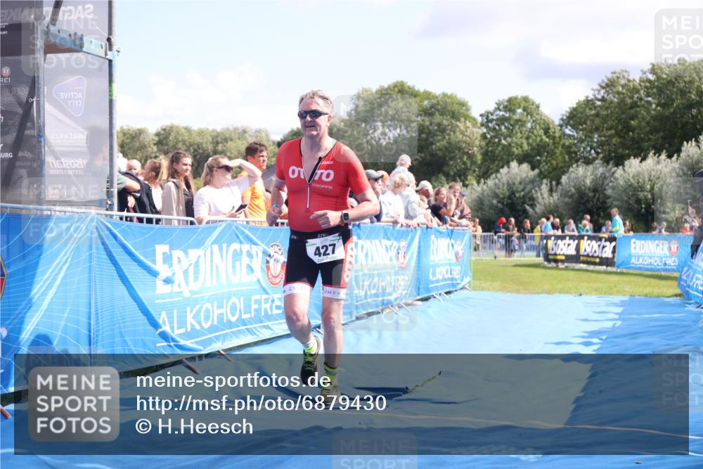 25.08.2024 - Elbe Triathlon Hamburg H.Heesch http://msf.ph/oto/6879430 25.08.2024 11:51:29 Ziel 427 meine-sportfotos.de