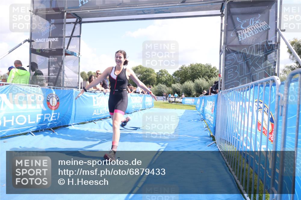 25.08.2024 - Elbe Triathlon Hamburg H.Heesch http://msf.ph/oto/6879433 25.08.2024 12:16:03 Ziel 1538, 1720 meine-sportfotos.de