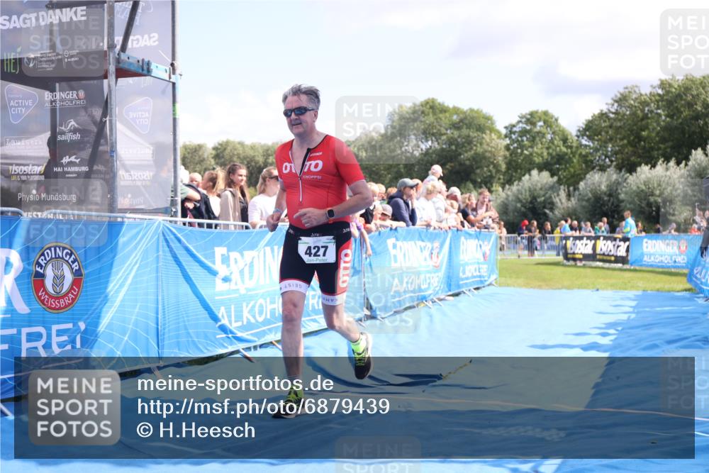 25.08.2024 - Elbe Triathlon Hamburg H.Heesch http://msf.ph/oto/6879439 25.08.2024 11:51:29 Ziel 427 meine-sportfotos.de
