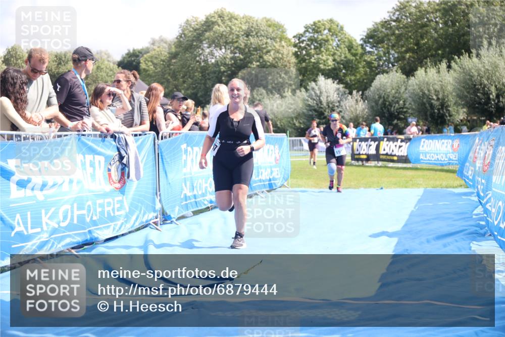 25.08.2024 - Elbe Triathlon Hamburg H.Heesch http://msf.ph/oto/6879444 25.08.2024 12:16:21 Ziel 1471, 1583, 1667 meine-sportfotos.de