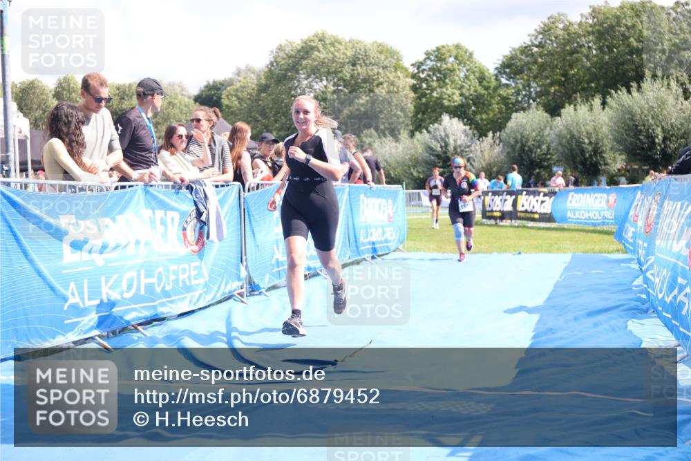 25.08.2024 - Elbe Triathlon Hamburg H.Heesch http://msf.ph/oto/6879452 25.08.2024 12:16:21 Ziel 1471, 1583, 1667 meine-sportfotos.de