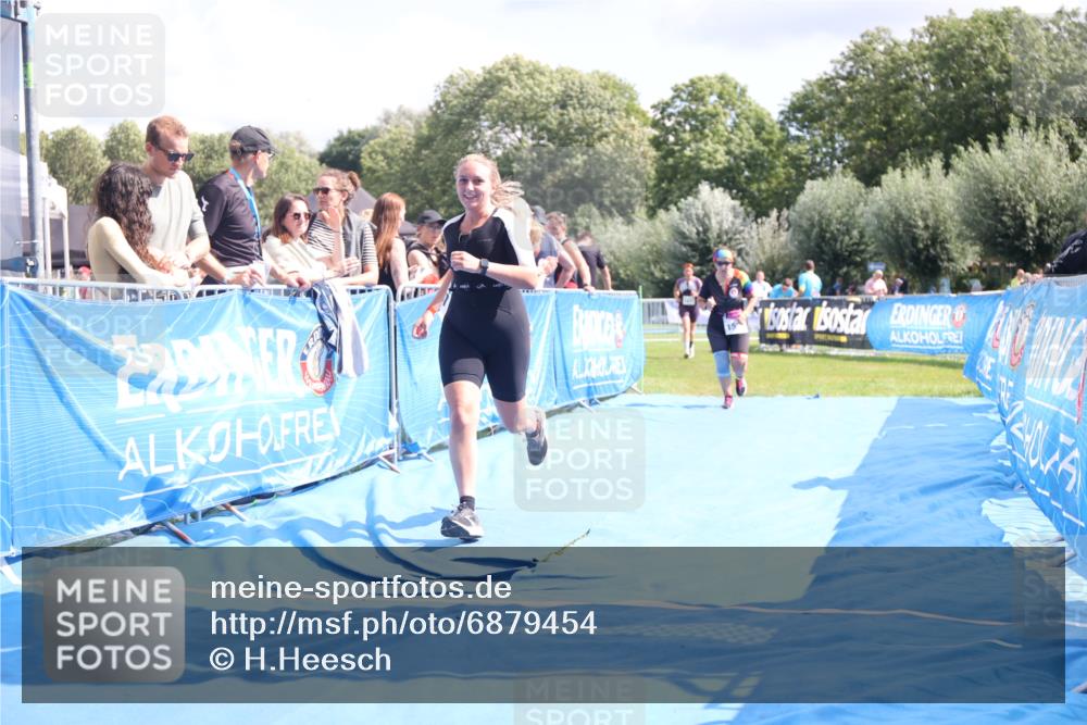25.08.2024 - Elbe Triathlon Hamburg H.Heesch http://msf.ph/oto/6879454 25.08.2024 12:16:21 Ziel 1471, 1583, 1667 meine-sportfotos.de