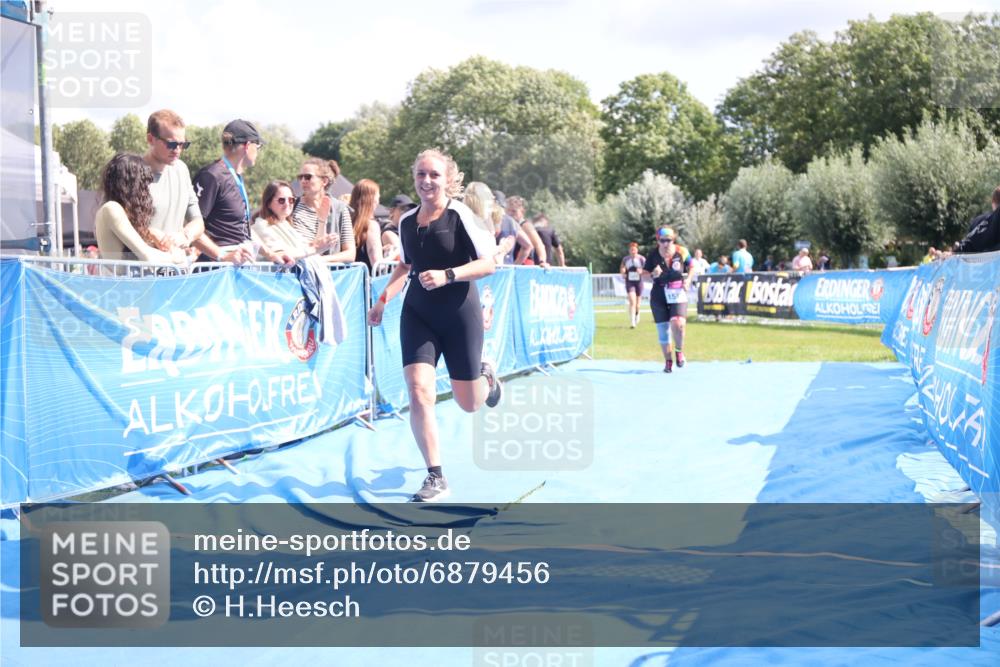25.08.2024 - Elbe Triathlon Hamburg H.Heesch http://msf.ph/oto/6879456 25.08.2024 12:16:21 Ziel 1471, 1583, 1667 meine-sportfotos.de