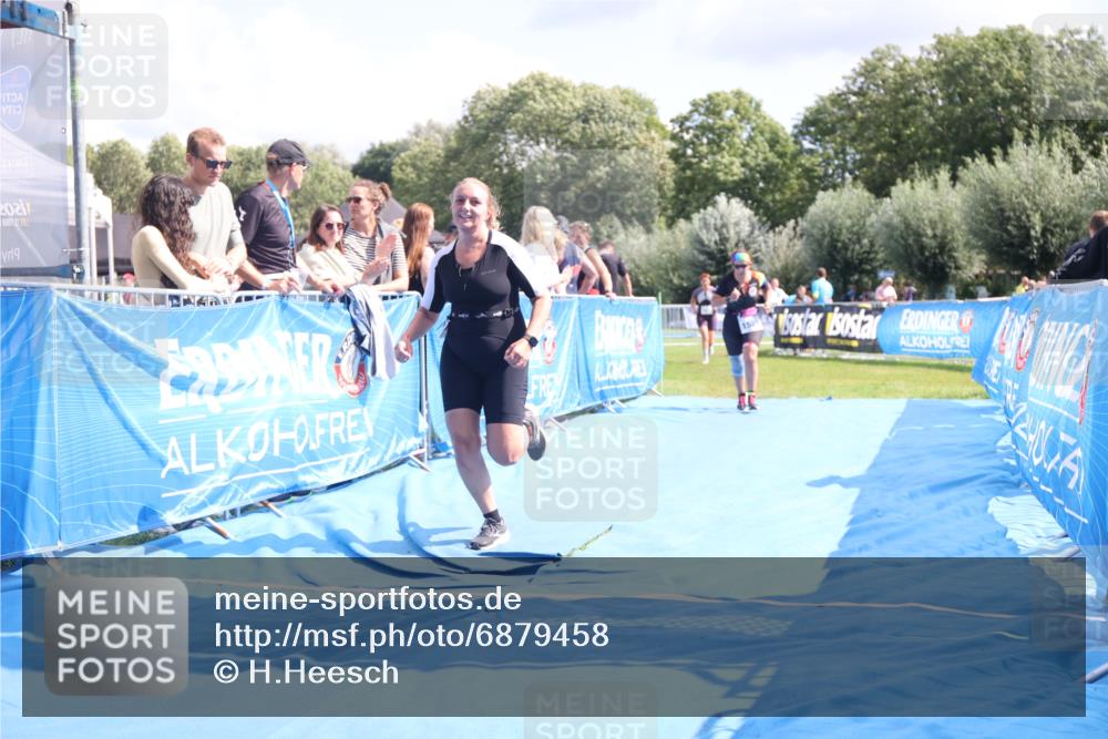 25.08.2024 - Elbe Triathlon Hamburg H.Heesch http://msf.ph/oto/6879458 25.08.2024 12:16:21 Ziel 1471, 1583, 1667 meine-sportfotos.de
