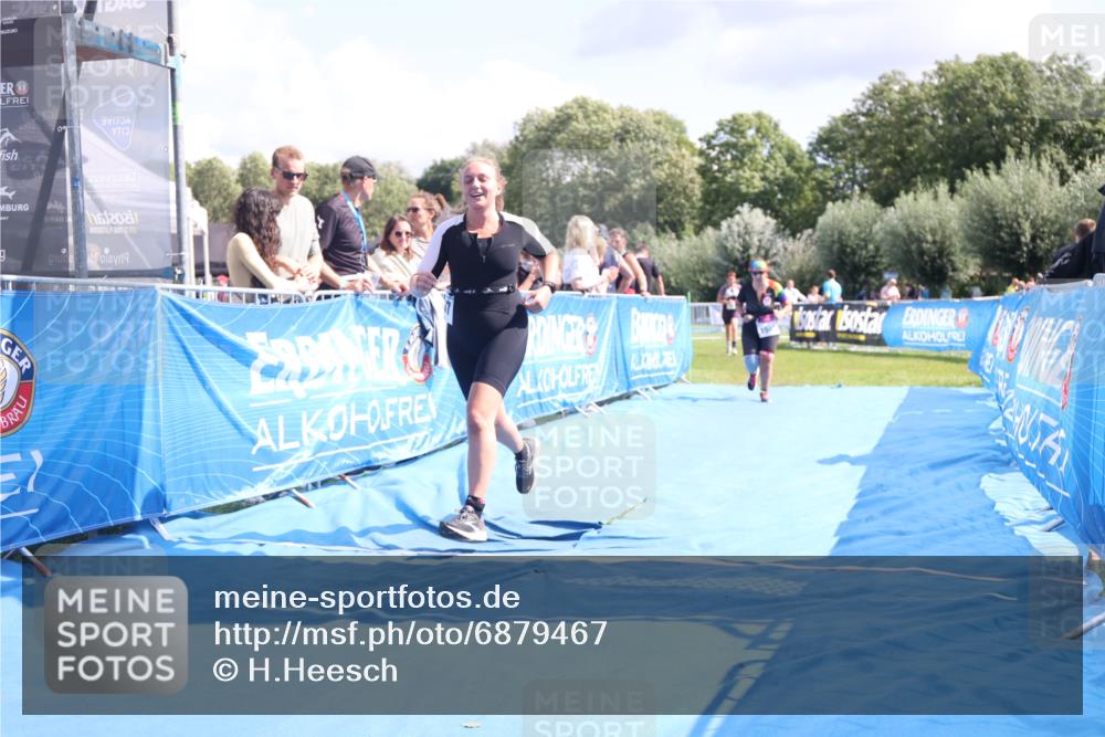 25.08.2024 - Elbe Triathlon Hamburg H.Heesch http://msf.ph/oto/6879467 25.08.2024 12:16:22 Ziel 1471, 1583, 1667 meine-sportfotos.de