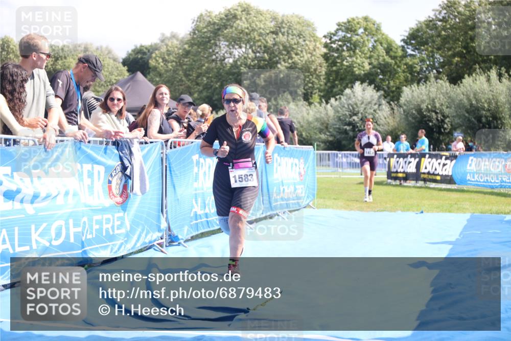 25.08.2024 - Elbe Triathlon Hamburg H.Heesch http://msf.ph/oto/6879483 25.08.2024 12:16:24 Ziel 1471, 1583, 1667 meine-sportfotos.de
