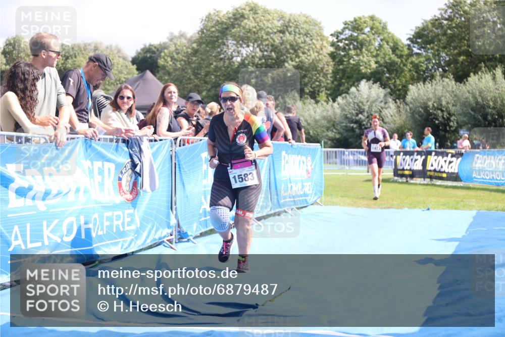 25.08.2024 - Elbe Triathlon Hamburg H.Heesch http://msf.ph/oto/6879487 25.08.2024 12:16:24 Ziel 1471, 1583, 1667 meine-sportfotos.de