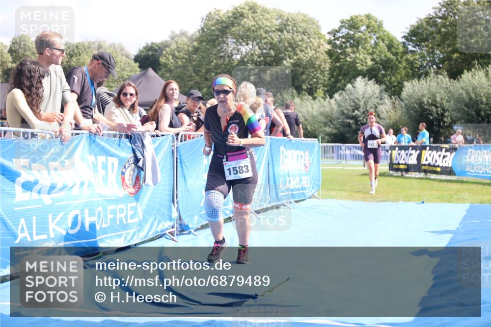 25.08.2024 - Elbe Triathlon Hamburg H.Heesch http://msf.ph/oto/6879489 25.08.2024 12:16:24 Ziel 1471, 1583, 1667 meine-sportfotos.de
