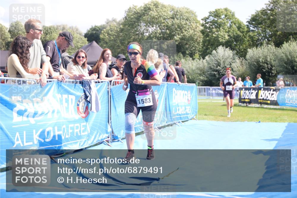 25.08.2024 - Elbe Triathlon Hamburg H.Heesch http://msf.ph/oto/6879491 25.08.2024 12:16:24 Ziel 1471, 1583, 1667 meine-sportfotos.de