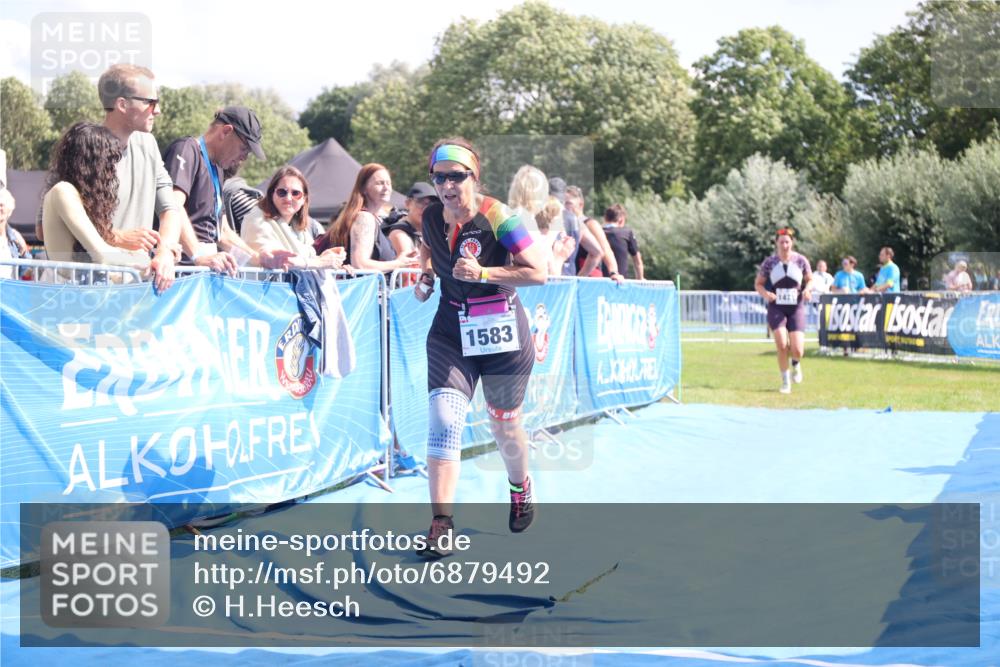 25.08.2024 - Elbe Triathlon Hamburg H.Heesch http://msf.ph/oto/6879492 25.08.2024 12:16:24 Ziel 1471, 1583, 1667 meine-sportfotos.de
