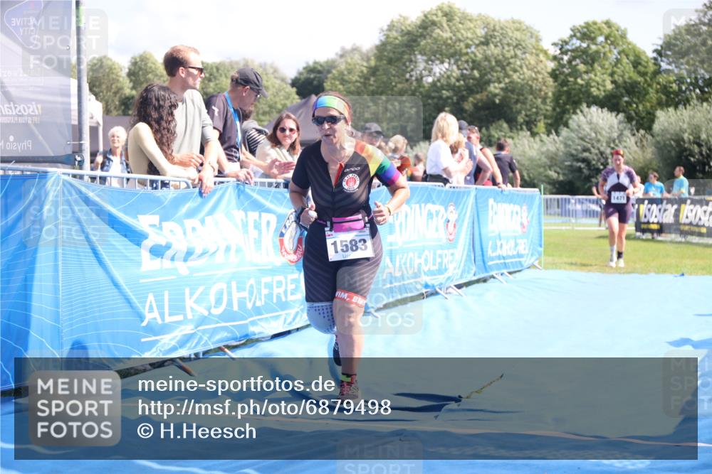 25.08.2024 - Elbe Triathlon Hamburg H.Heesch http://msf.ph/oto/6879498 25.08.2024 12:16:25 Ziel 1471, 1583, 1667 meine-sportfotos.de