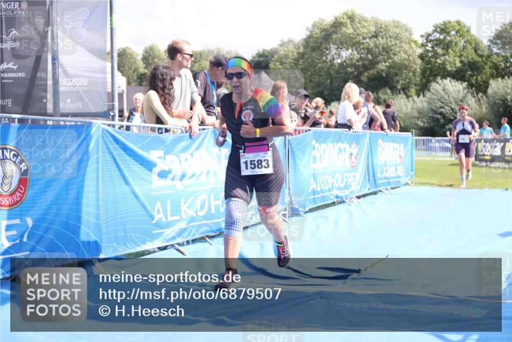 25.08.2024 - Elbe Triathlon Hamburg H.Heesch http://msf.ph/oto/6879507 25.08.2024 12:16:25 Ziel 1471, 1583, 1667 meine-sportfotos.de