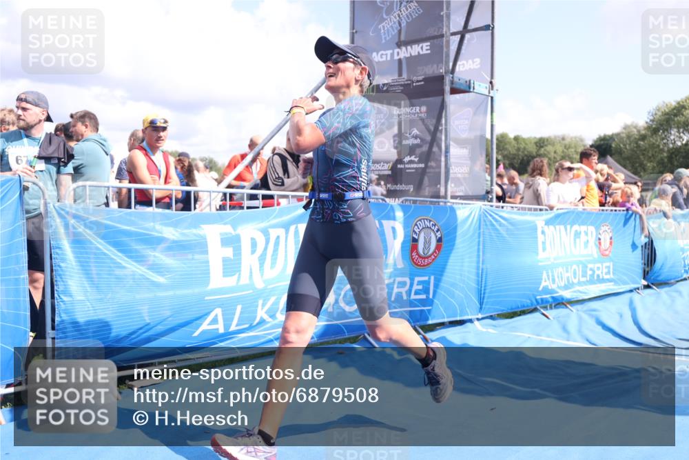 25.08.2024 - Elbe Triathlon Hamburg H.Heesch http://msf.ph/oto/6879508 25.08.2024 11:51:45 Ziel 1480, 1559 meine-sportfotos.de