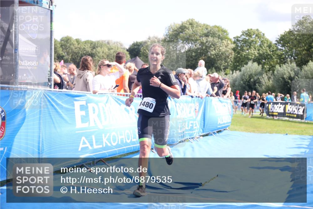25.08.2024 - Elbe Triathlon Hamburg H.Heesch http://msf.ph/oto/6879535 25.08.2024 11:51:48 Ziel 1480, 1559, 1849 meine-sportfotos.de