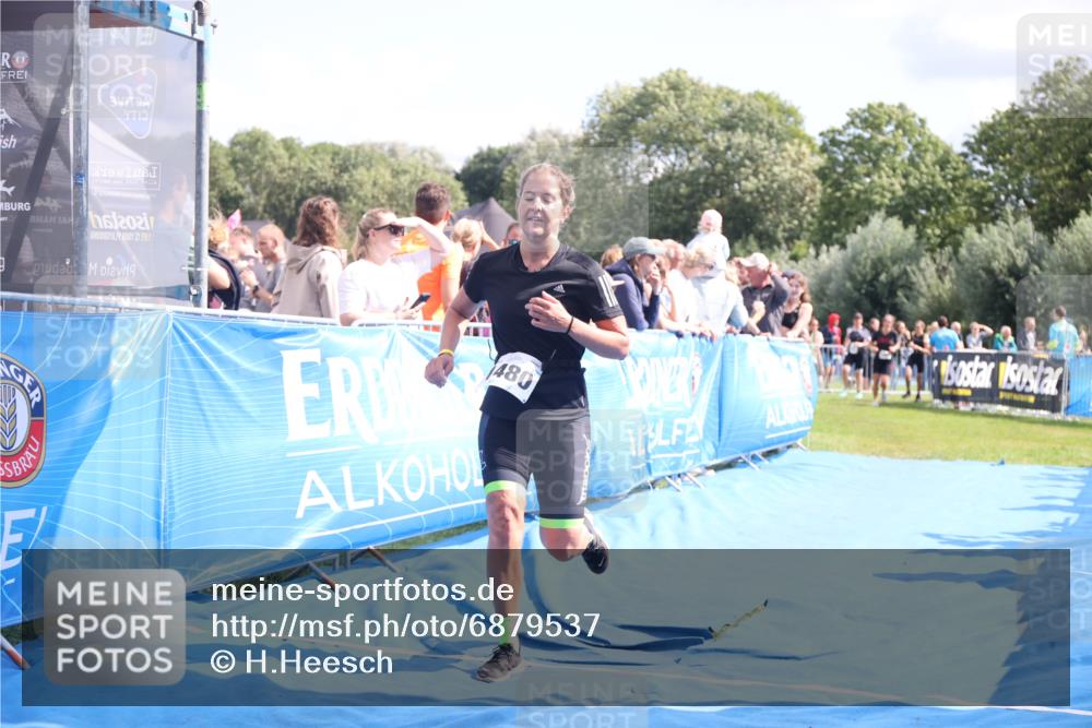 25.08.2024 - Elbe Triathlon Hamburg H.Heesch http://msf.ph/oto/6879537 25.08.2024 11:51:48 Ziel 1480, 1559, 1849 meine-sportfotos.de