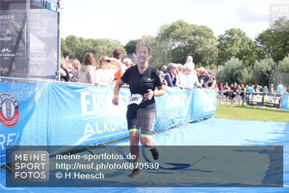 25.08.2024 - Elbe Triathlon Hamburg H.Heesch http://msf.ph/oto/6879539 25.08.2024 11:51:48 Ziel 1480, 1559, 1849 meine-sportfotos.de