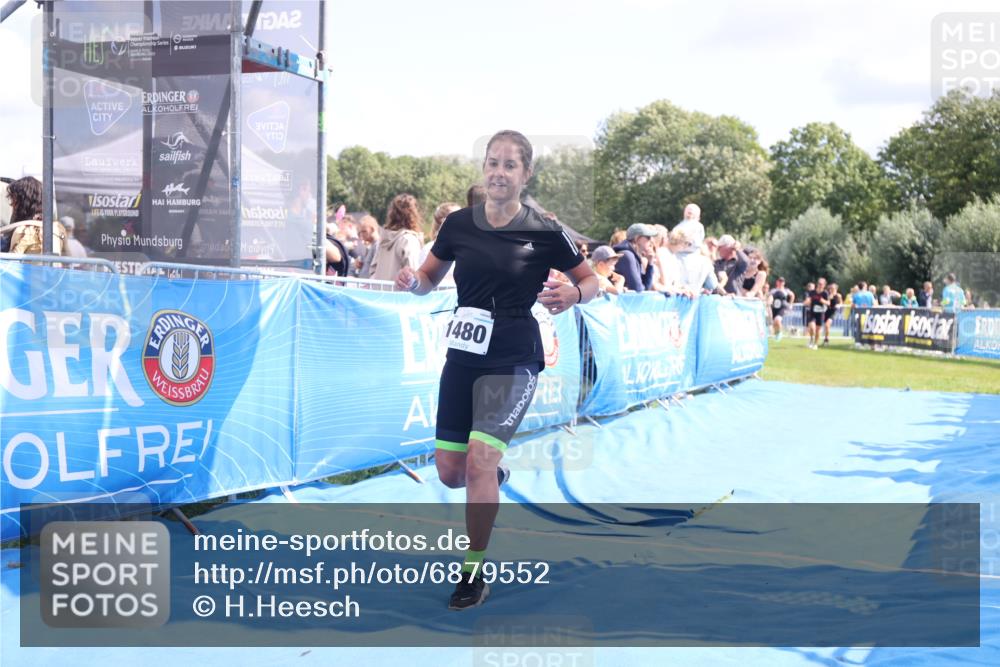 25.08.2024 - Elbe Triathlon Hamburg H.Heesch http://msf.ph/oto/6879552 25.08.2024 11:51:48 Ziel 1480, 1559, 1849 meine-sportfotos.de