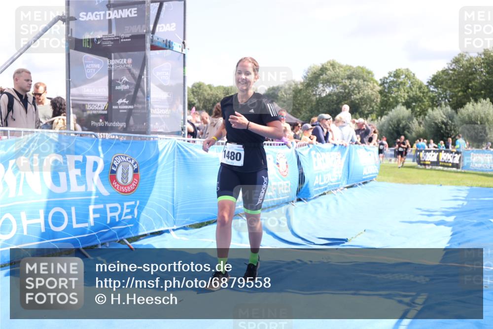 25.08.2024 - Elbe Triathlon Hamburg H.Heesch http://msf.ph/oto/6879558 25.08.2024 11:51:48 Ziel 1480, 1559, 1849 meine-sportfotos.de