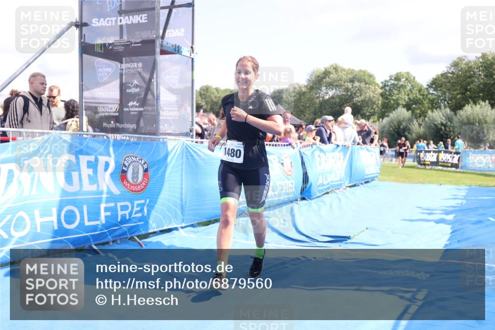 25.08.2024 - Elbe Triathlon Hamburg H.Heesch http://msf.ph/oto/6879560 25.08.2024 11:51:48 Ziel 1480, 1559, 1849 meine-sportfotos.de