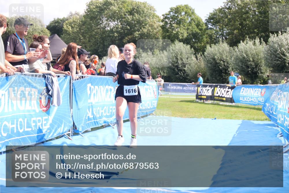 25.08.2024 - Elbe Triathlon Hamburg H.Heesch http://msf.ph/oto/6879563 25.08.2024 12:16:44 Ziel 1616 meine-sportfotos.de