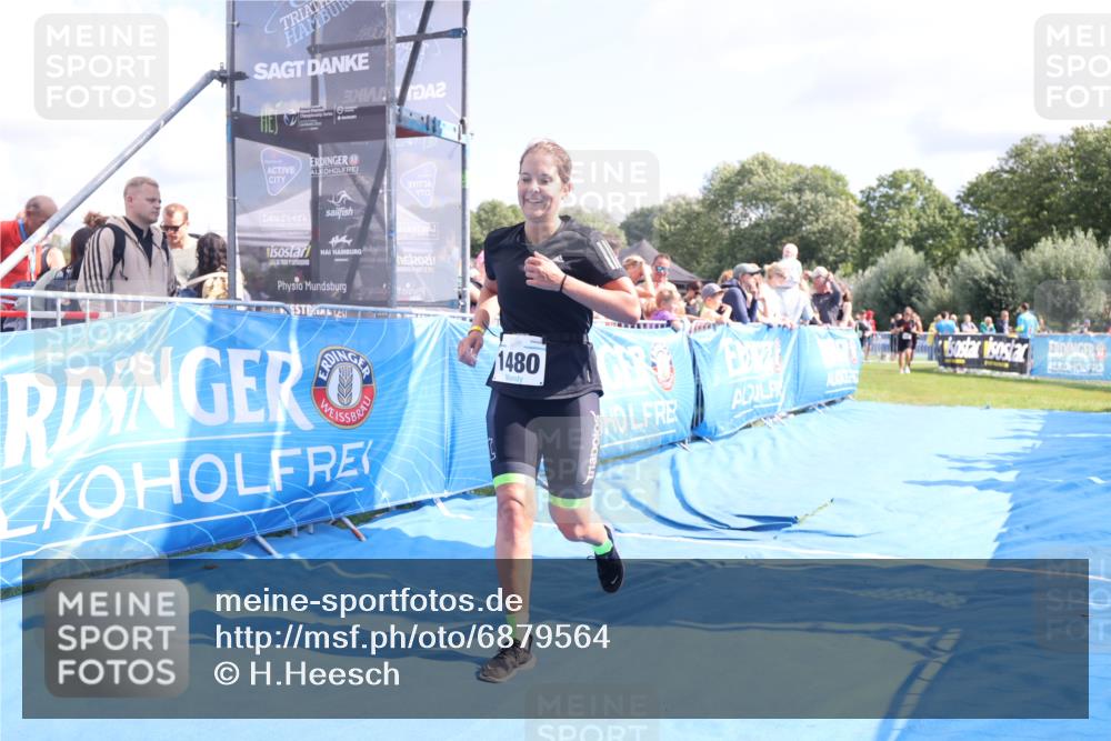 25.08.2024 - Elbe Triathlon Hamburg H.Heesch http://msf.ph/oto/6879564 25.08.2024 11:51:48 Ziel 1480, 1559, 1849 meine-sportfotos.de