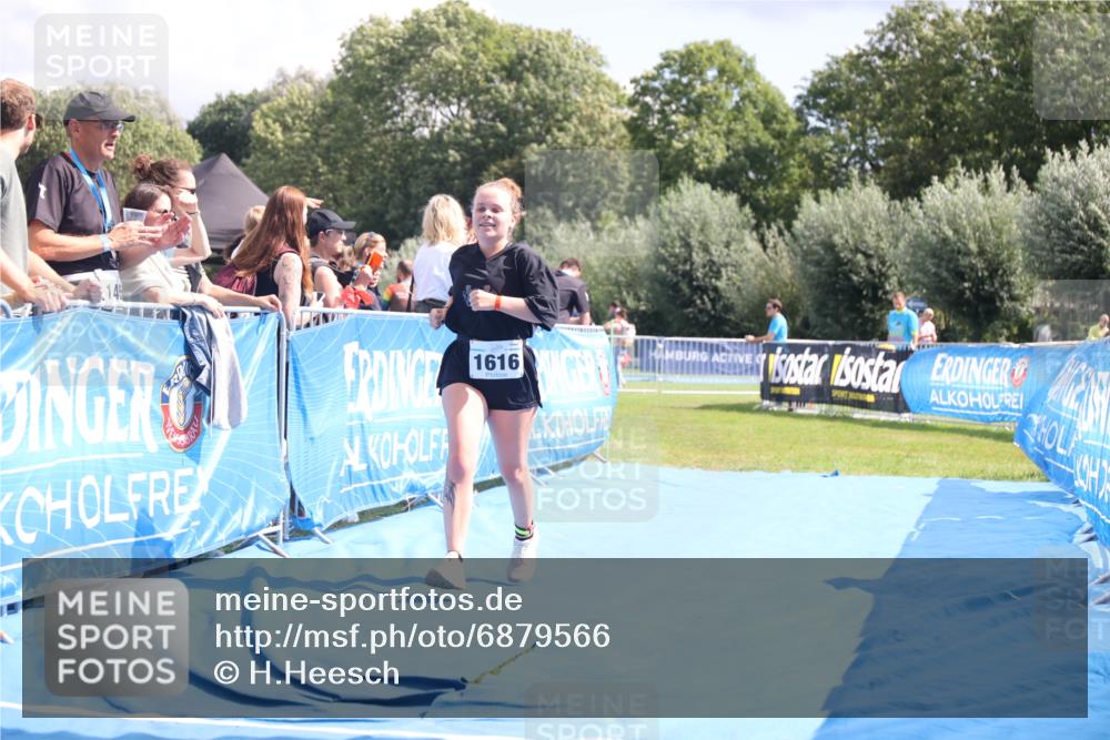 25.08.2024 - Elbe Triathlon Hamburg H.Heesch http://msf.ph/oto/6879566 25.08.2024 12:16:44 Ziel 1616 meine-sportfotos.de