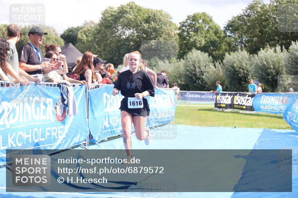 25.08.2024 - Elbe Triathlon Hamburg H.Heesch http://msf.ph/oto/6879572 25.08.2024 12:16:44 Ziel 1616 meine-sportfotos.de