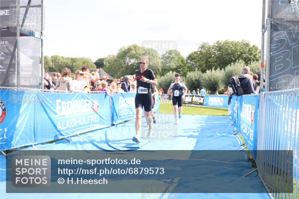 25.08.2024 - Elbe Triathlon Hamburg H.Heesch http://msf.ph/oto/6879573 25.08.2024 11:51:56 Ziel 750, 1577, 1581, 1849 meine-sportfotos.de