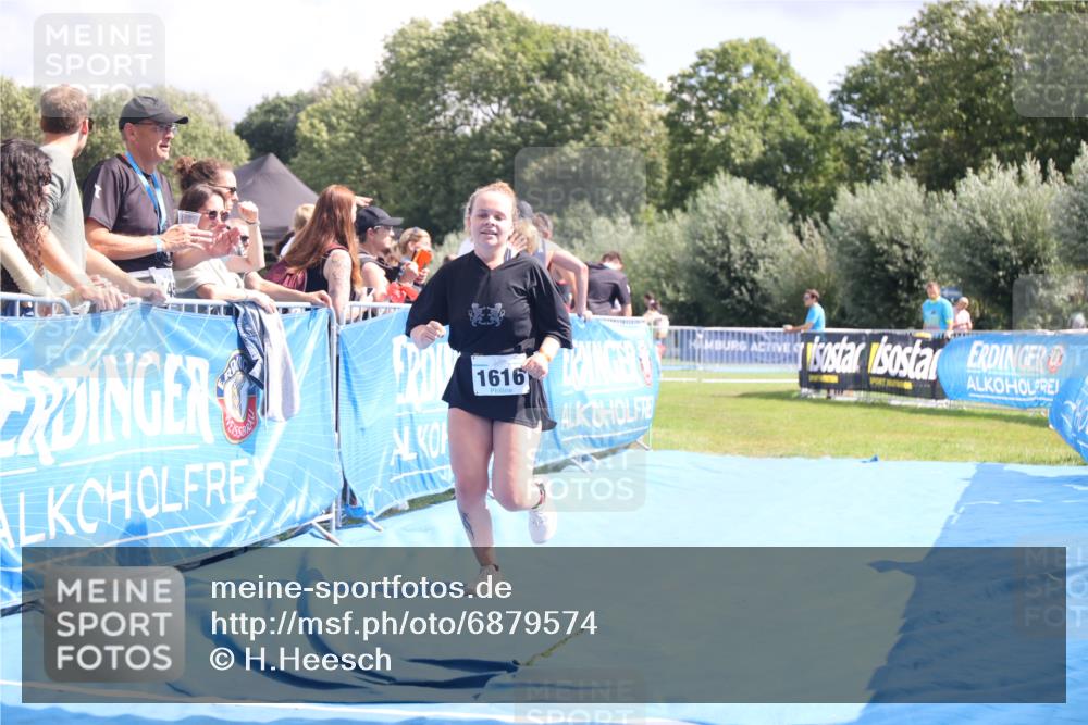 25.08.2024 - Elbe Triathlon Hamburg H.Heesch http://msf.ph/oto/6879574 25.08.2024 12:16:45 Ziel 1616 meine-sportfotos.de