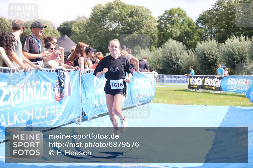 25.08.2024 - Elbe Triathlon Hamburg H.Heesch http://msf.ph/oto/6879576 25.08.2024 12:16:45 Ziel 1616 meine-sportfotos.de