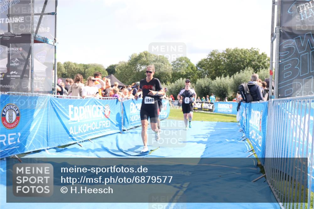 25.08.2024 - Elbe Triathlon Hamburg H.Heesch http://msf.ph/oto/6879577 25.08.2024 11:51:56 Ziel 750, 1577, 1581, 1849 meine-sportfotos.de