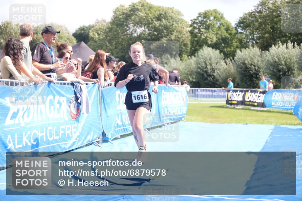 25.08.2024 - Elbe Triathlon Hamburg H.Heesch http://msf.ph/oto/6879578 25.08.2024 12:16:45 Ziel 1616 meine-sportfotos.de