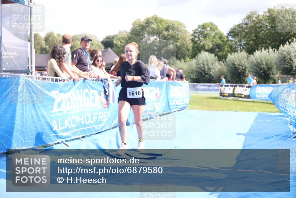 25.08.2024 - Elbe Triathlon Hamburg H.Heesch http://msf.ph/oto/6879580 25.08.2024 12:16:45 Ziel 1616 meine-sportfotos.de