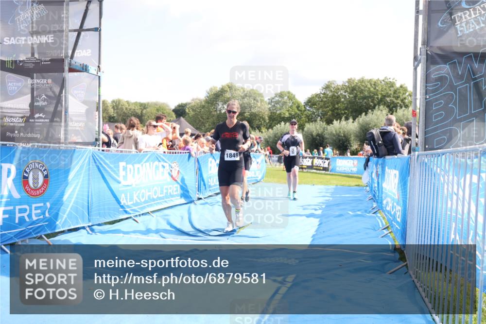 25.08.2024 - Elbe Triathlon Hamburg H.Heesch http://msf.ph/oto/6879581 25.08.2024 11:51:56 Ziel 750, 1577, 1581, 1849 meine-sportfotos.de