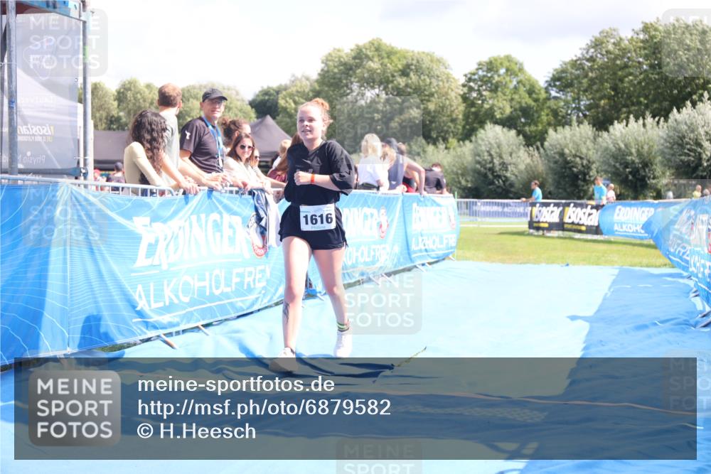 25.08.2024 - Elbe Triathlon Hamburg H.Heesch http://msf.ph/oto/6879582 25.08.2024 12:16:45 Ziel 1616 meine-sportfotos.de