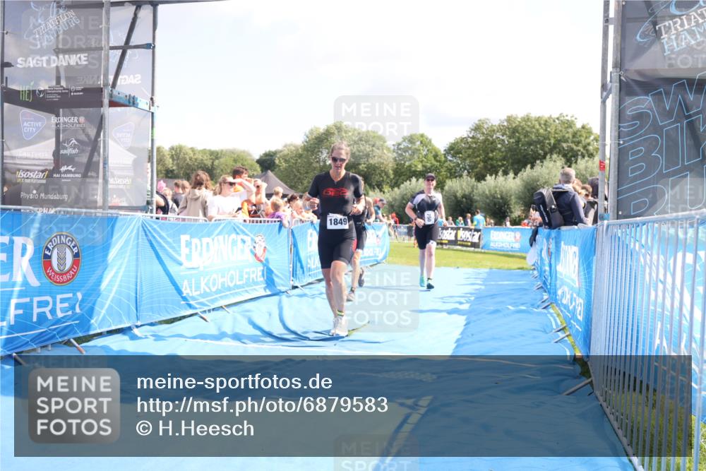 25.08.2024 - Elbe Triathlon Hamburg H.Heesch http://msf.ph/oto/6879583 25.08.2024 11:51:56 Ziel 750, 1577, 1581, 1849 meine-sportfotos.de