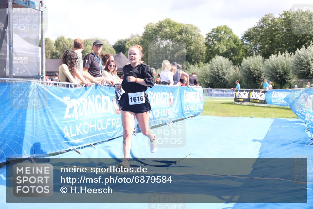 25.08.2024 - Elbe Triathlon Hamburg H.Heesch http://msf.ph/oto/6879584 25.08.2024 12:16:45 Ziel 1616 meine-sportfotos.de