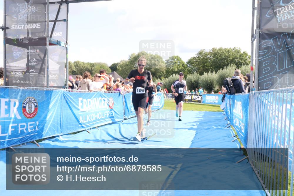 25.08.2024 - Elbe Triathlon Hamburg H.Heesch http://msf.ph/oto/6879585 25.08.2024 11:51:56 Ziel 750, 1577, 1581, 1849 meine-sportfotos.de