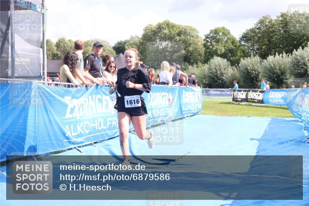 25.08.2024 - Elbe Triathlon Hamburg H.Heesch http://msf.ph/oto/6879586 25.08.2024 12:16:45 Ziel 1616 meine-sportfotos.de