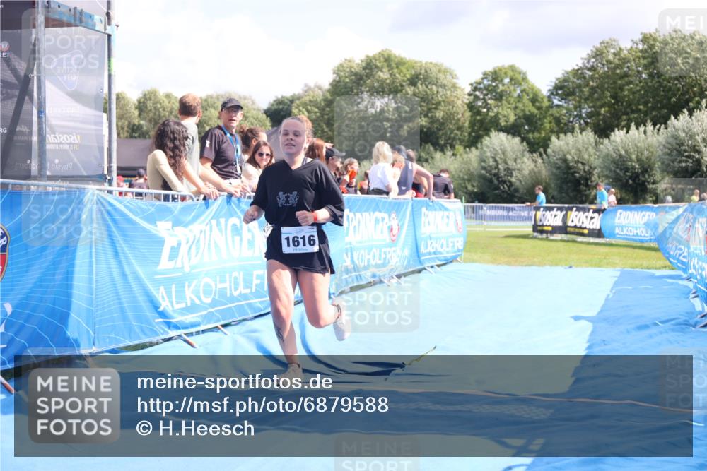 25.08.2024 - Elbe Triathlon Hamburg H.Heesch http://msf.ph/oto/6879588 25.08.2024 12:16:45 Ziel 1616 meine-sportfotos.de