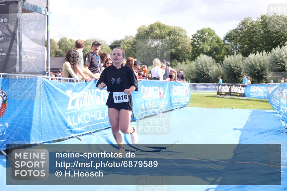 25.08.2024 - Elbe Triathlon Hamburg H.Heesch http://msf.ph/oto/6879589 25.08.2024 12:16:45 Ziel 1616 meine-sportfotos.de