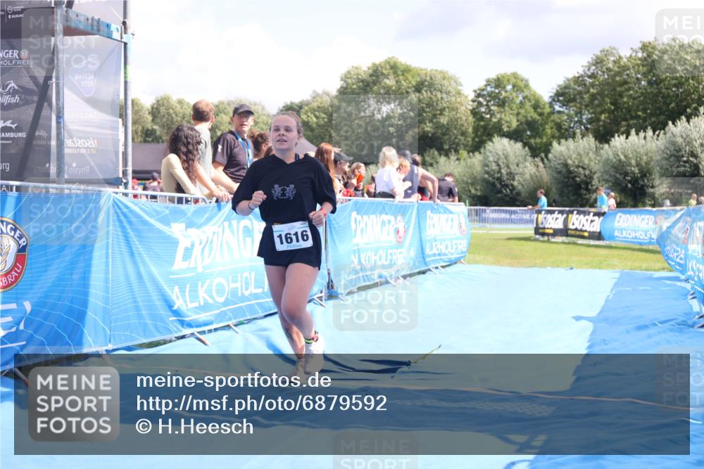 25.08.2024 - Elbe Triathlon Hamburg H.Heesch http://msf.ph/oto/6879592 25.08.2024 12:16:45 Ziel 1616 meine-sportfotos.de