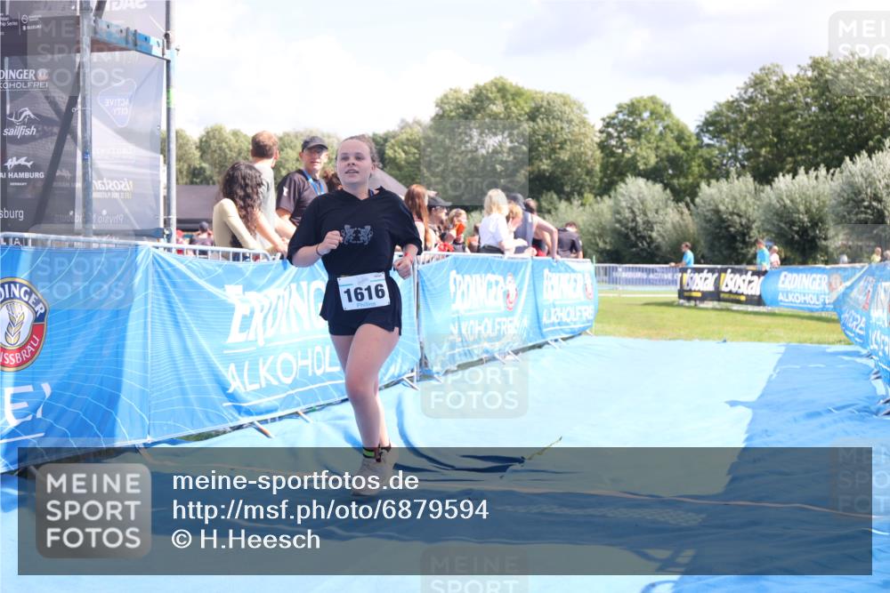 25.08.2024 - Elbe Triathlon Hamburg H.Heesch http://msf.ph/oto/6879594 25.08.2024 12:16:45 Ziel 1616 meine-sportfotos.de