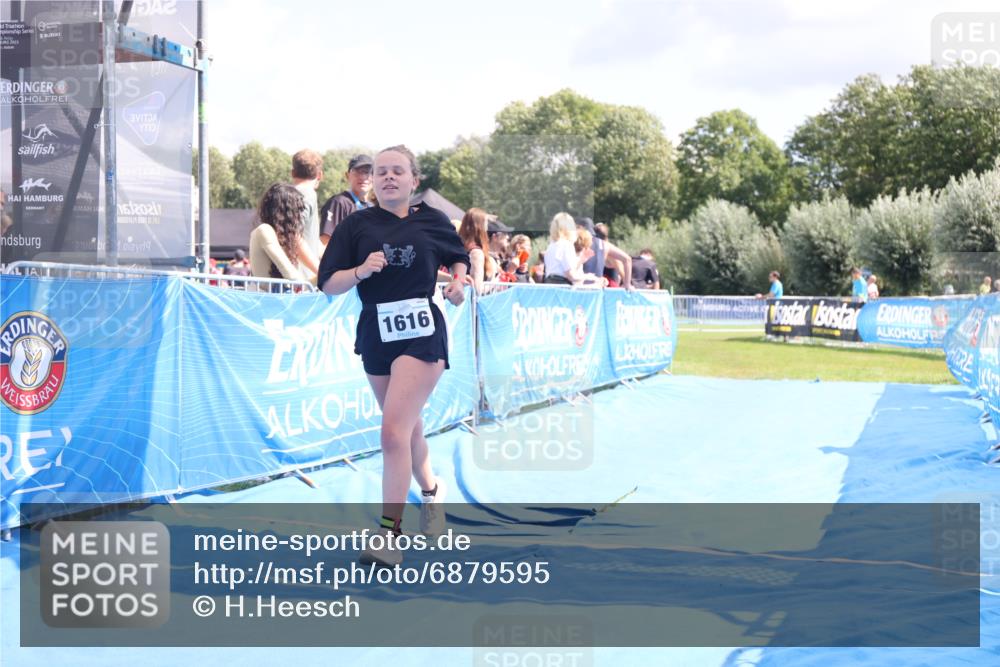 25.08.2024 - Elbe Triathlon Hamburg H.Heesch http://msf.ph/oto/6879595 25.08.2024 12:16:45 Ziel 1616 meine-sportfotos.de