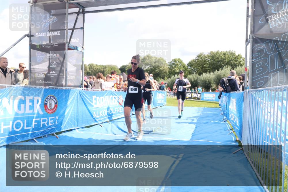 25.08.2024 - Elbe Triathlon Hamburg H.Heesch http://msf.ph/oto/6879598 25.08.2024 11:51:56 Ziel 750, 1577, 1581, 1849 meine-sportfotos.de