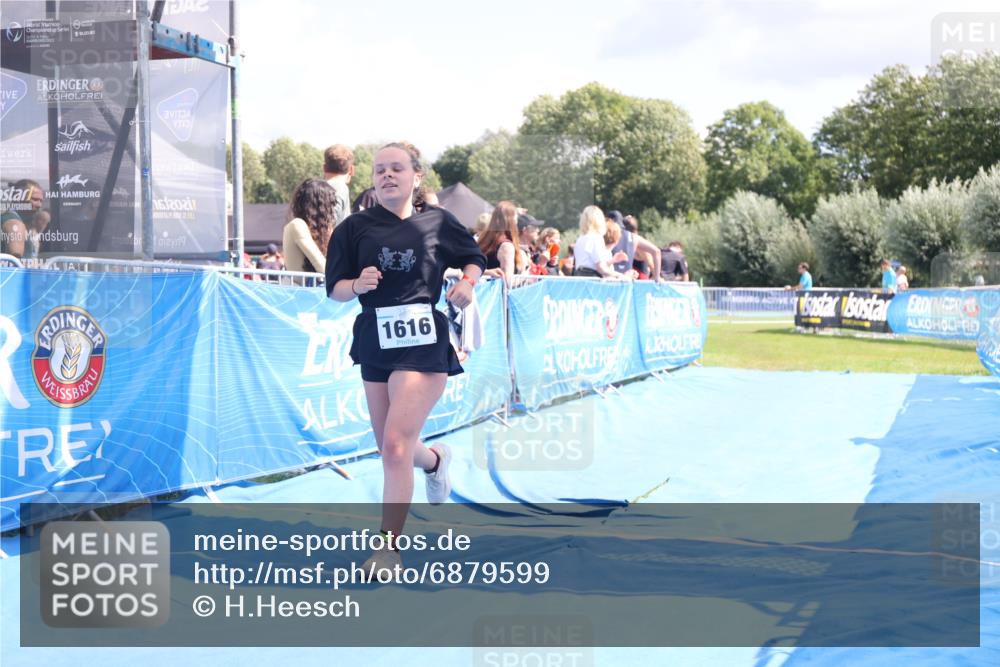 25.08.2024 - Elbe Triathlon Hamburg H.Heesch http://msf.ph/oto/6879599 25.08.2024 12:16:46 Ziel 1616 meine-sportfotos.de